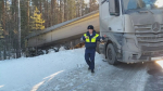 Две гигантские фуры врезались под Североуральском — погиб водитель DAF