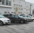 Автомобилисты в Солнечном районе в Екатеринбурге паркуются на автобусной остановке - TagilCity.Ru
