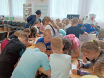 Фото. Вовка руководил процессом, и у ребят получились чудесные дворцы