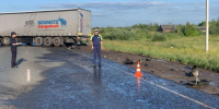 Движение ограничено: фура попала в аварию на трассе в Свердловской области - TagilCity.Ru