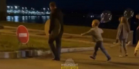 Мужчина в центре Нижнего Тагила украл два дорожных знака в День металлурга - TagilCity.Ru