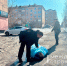 В Нижнем Тагиле мужчина умер посреди улицы в центре города - Между Строк